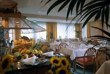 Residence Inn By Marriott Munich Central Hotel